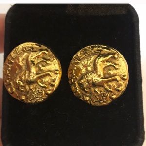 Chanel Classic Sphinx Gold Earrings. Gorgeous!